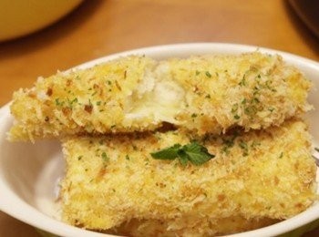 step7: 裡頭的起士會牽絲喔~~~香烤起士吐司條吃個兩個就飽了!!趕快試試看吧!!!!