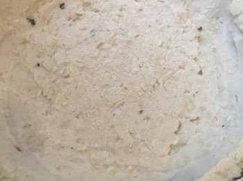 step6: 烤箱預熱180度，放進豆蓉批，180度先烘烤10分鐘，取出，