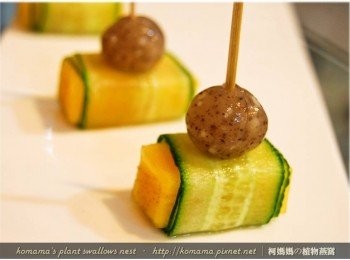 step5: 最後將黑木耳QQ圓擺放在最上層，在用牙籤直接固定成形。