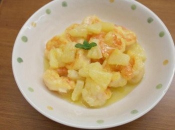 step10: 美味的熱帶水果風蝦球完成囉~~~~ 鳳梨和檸檬汁加上甜甜美乃滋...很有水果風味呢:)