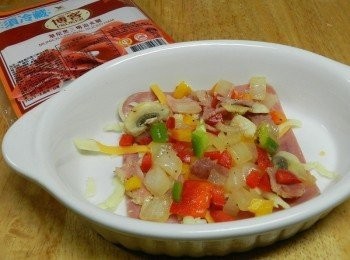 step9: 將餡料鋪上