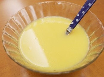 step2: 倒入高湯拌勻。