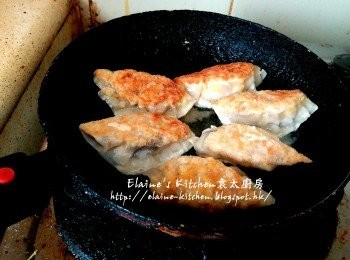step12: 放入鑊中用慢火慢慢煎至兩面金黃即可