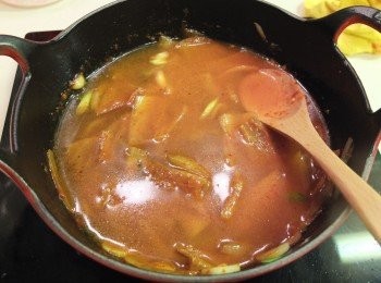 step7: 倒入300ml 水煮滾