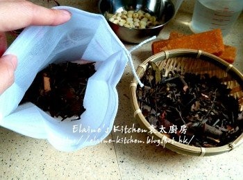 step2: 期間將桑寄生放入魚袋內索緊