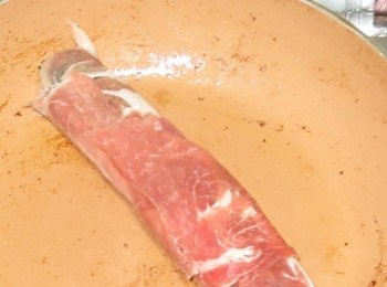 step5: <span class="group_2">醬汁</span>: 先用少量水開生粉備用
把<span class="group_2">醬汁</span>的材料一次過加入煮滖後再加入生粉水煮至再次滖起即可