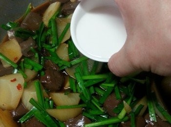 step11: 加入2茶匙生粉開3湯匙水打獻拌勻即可