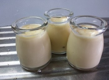 step3: 倒入香蕉蛋奶。