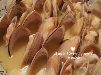 step5: 將蛋液過篩注入碟中, 蛋液不用過多, 只蓋過鑽石蜆一半