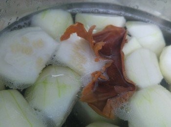 step3: 煲一煲熱水後將所有材料同煲兩個半小時。