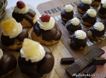 step6: 再次冷卻之後可隨個人喜好塗抹剩餘奶油及裝飾(水果/糖粉)即可。