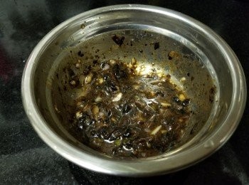 step3: 將豆豉，糖，雞粉，蒜頭，乾蔥，麻油，生粉，黃酒搓成糊狀