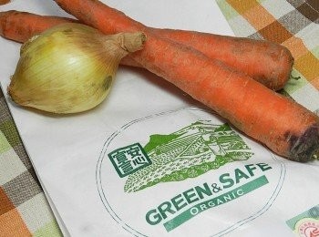 step3: 今天的<span class="group_1">食材</span>大部分都是採用GREEN & SAFE 永豐餘有機蔬菜，讓家人吃的好，吃的健康