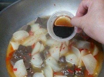 step9: 加入老抽拌勻