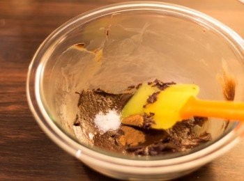 step4: 加鹽拌勻（我另外加了些肉桂粉）