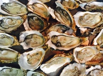 step5: 焗爐預熱180度。開蠔並沖去蠔殼碎。