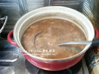 step9: 1小時後加入片糖拌勻轉用中火煮至溶 , 熄火蓋上蓋焗10分鐘即可