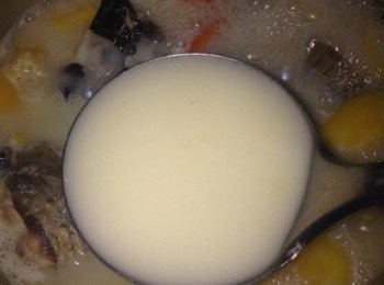 step7: 煲至木瓜軟身，湯也濃，即可下鹽飲用。