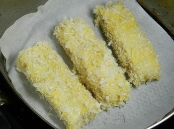 step6: 沾上麵包粉，再一次蛋液、麵包粉，160度5分