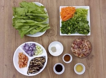 step1: 備料。茼蒿也可用其他蔬菜(如:韭菜/小白菜/大陸妹...)替代。