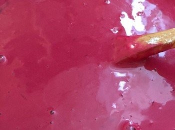 step1: 班戟皮（薄烤餅）： 
雞蛋、紅菜頭汁、燕麥奶、麵粉、油糖鹽全部拌勻至無粉粒，靜止20分鐘。