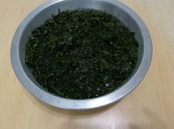 step2: 乾海帶絲浸泡1-2 小時。