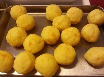 step15: 平均分成30g一份，搓圓。