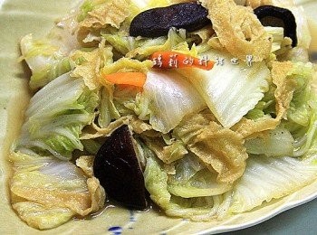 step3: 鰹魚和露的風味甘醇
這道《燴白菜》帶著香菇的香氣
更多的是白菜本身的清甜
真得很好吃喔！