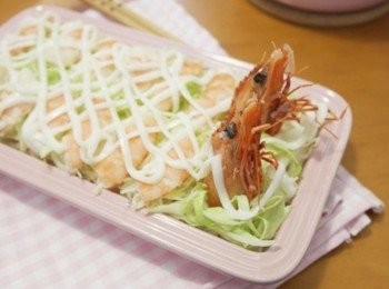 step7: 大蝦沙拉~~ 這兩個大頭很威風:)