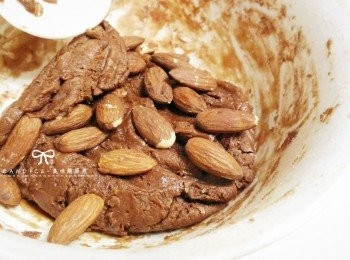 step6: 加入無調味杏仁，拌勻。