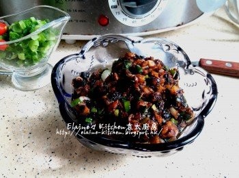 step5: 再加入蔥粒(留起少少蔥粒最後用)拌勻盛起備用