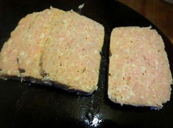 step5: 蒸熟後倒出，放涼才切片，可直接吃，或煎香。存放於雪櫃，保質期約 3 ~ 4 天