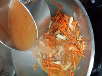 step9: 加入蝦湯煮滾後計,煮約5分鐘