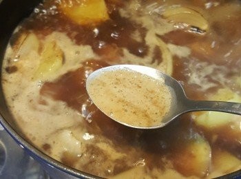 step4: 加入所有調味料，待煮滾去除表面雜質，轉小火煮40分鐘，熄火焗20分鐘，即成。