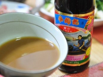 step3: 運用「李錦記舊庄特級蠔油」為主醬料再調和其他[醬料]備用