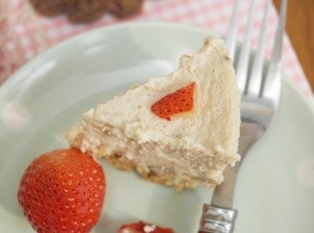 step9: 自己做的起士蛋糕最真材實料。濃郁的酸甜感還帶著淡淡草莓香氣，少女愛的氣味。每一口都吃得好甜蜜 ❤