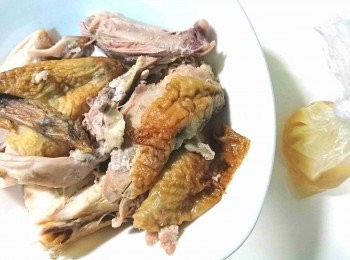 step1: 烤雞和雞汁取出備用。