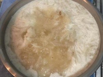 step5: 將煮滾的蘿蔔絲湯沖入<span class="group_2">粉漿</span>中。