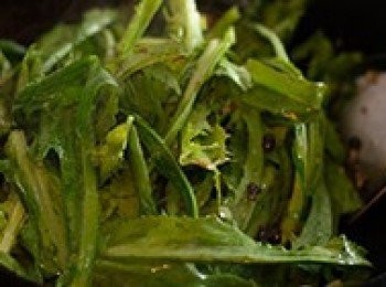 step5: 倒入油麥菜，翻炒均勻