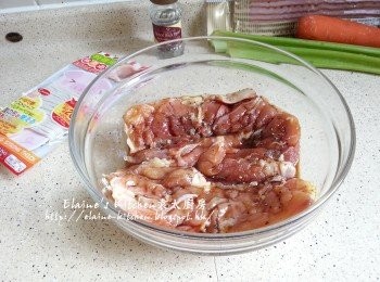 step2: 放入大碗內加入<span class="group_2">醃料</span>拌勻 , 蓋上保鮮紙靜待1小時