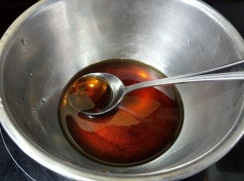 step12: 再用最慢火將魚露30g,紹興酒30g,砂糖30g-40g拌勻至砂糖溶解(砂糖可先落30g,試味,如太咸再慢慢加糖至滿意程度)