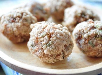 step7: 可以直接沾醬食用，或者加上白菜燉滷呦!