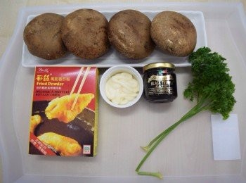 step1: 波特菇用布抹淨去蒂切厚件