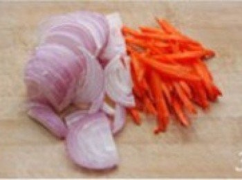 step3: 洋蔥、胡蘿蔔切絲