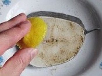 step5: 加入一些黑胡椒粉，擠上幾滴檸檬汁