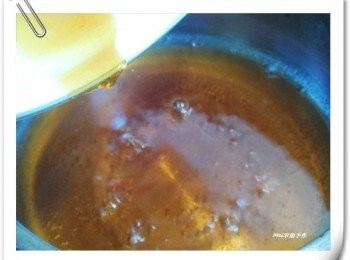 step8: 再加入煮好的焦糖拌勻