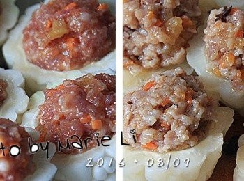 step3: 以外鍋一杯半量米杯的水量
將整盤放進電鍋中使用蒸架架高盤子
蒸煮至電鍋起跳即可。

這道《苦瓜封肉》有著苦中帶樂的甘甜滋味
我家弟弟接受度很高，頻頻嚷著好吃
一個人就吃了兩大塊
哥哥也半推半就之下吃了一大塊
媽媽覺得，這會是鼓勵孩子接受苦瓜的料理方法喔！！