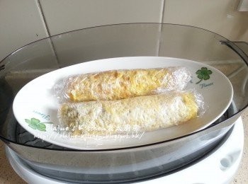 step8: 放入電蒸鍋內蓋上蓋蒸15分鐘至熟透