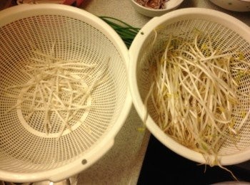 step2: 芽菜洗淨去頭尾