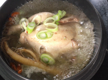 step9: 煮完後，加入少許鹽及京蔥完成。